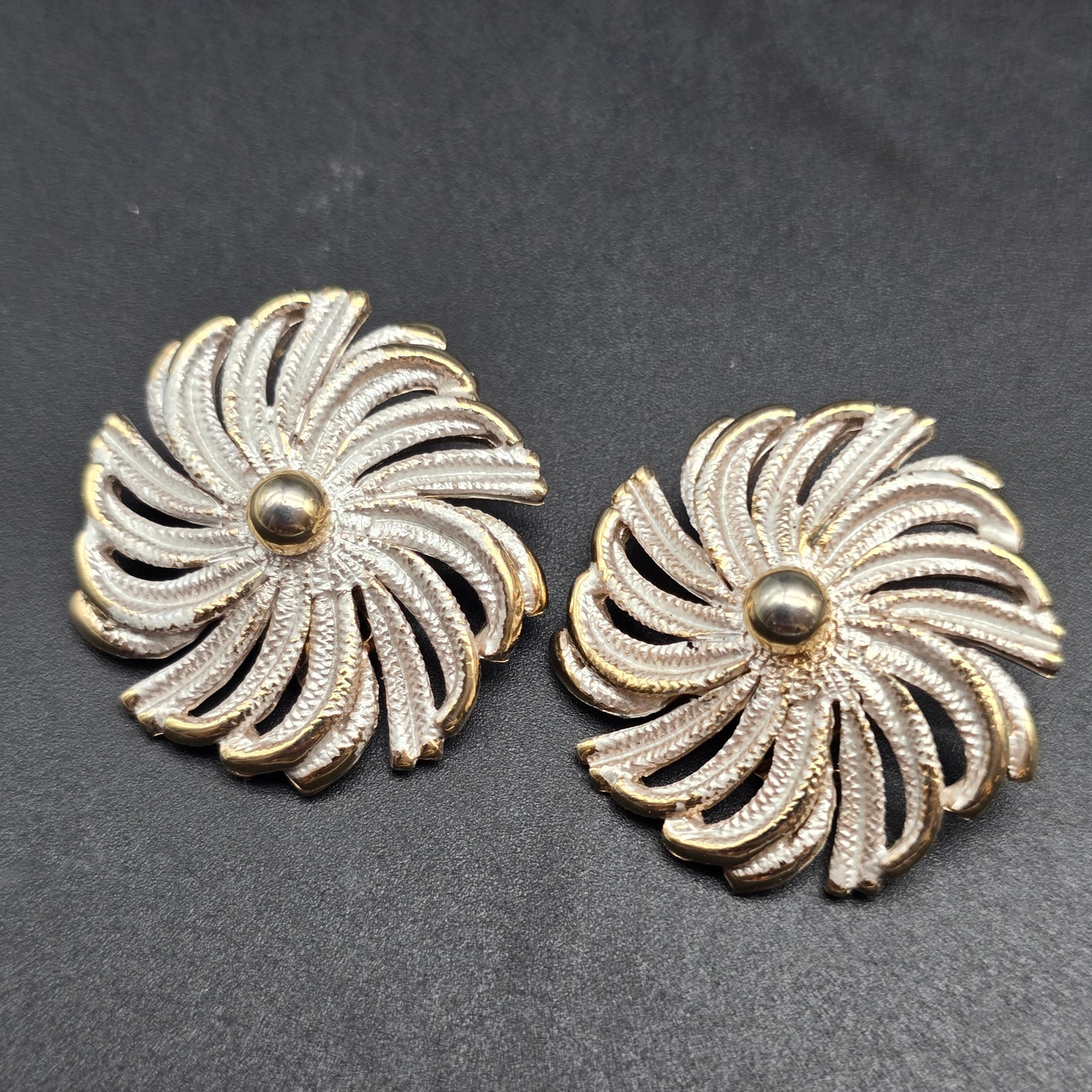 Pastelli Brushed White Enamel Clip On Earrings Pin Wheel Round Vintage